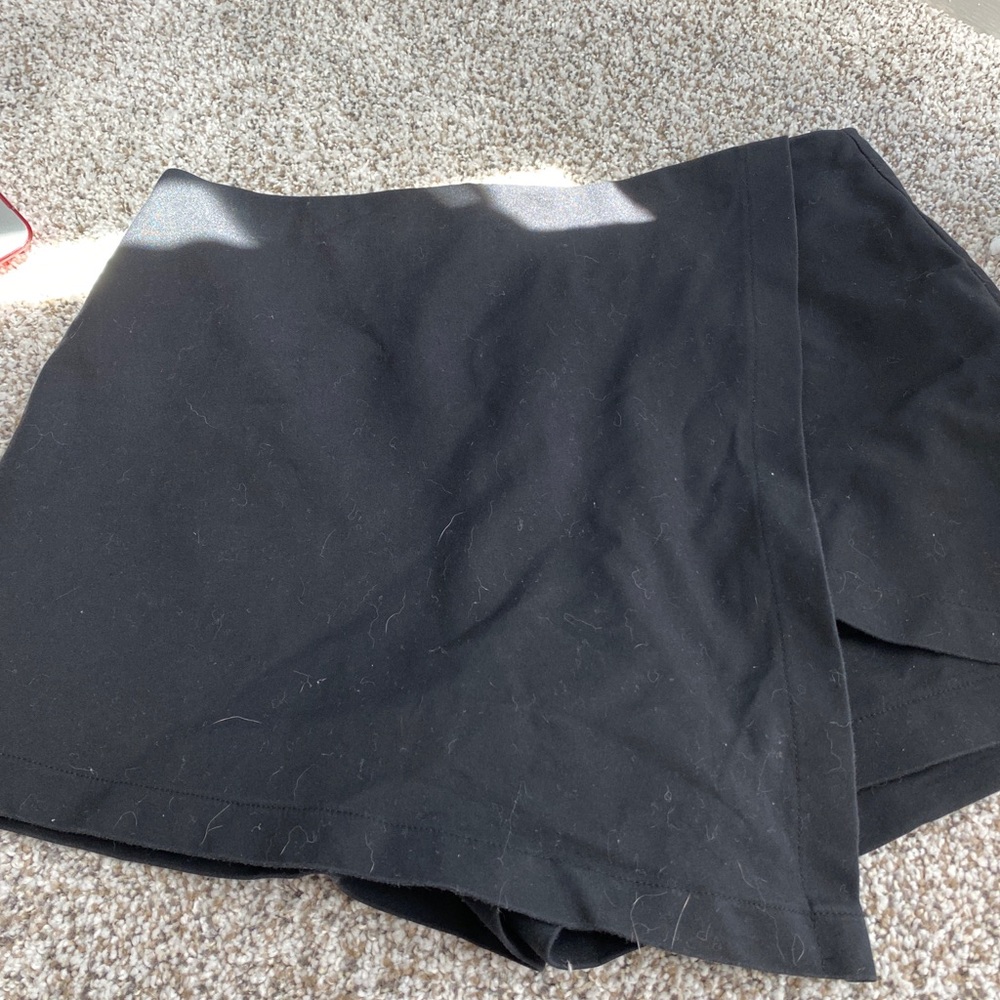 Black skort